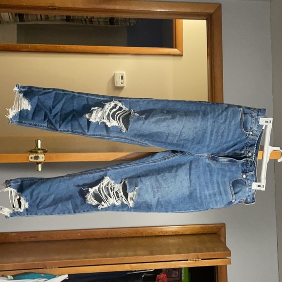 American eagle “Mom Jeans” - Picture 2 of 5